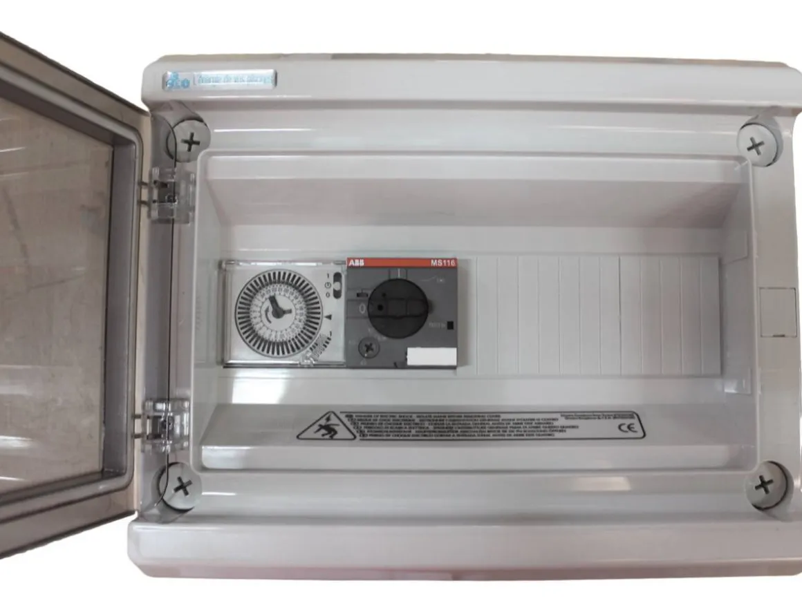 Coffret électrique de filtration "Panorama" - 1 pompe - 1 projecteur 300 VA - 1 pompe pour surpresseur - 15 x 28 x 39 cm
