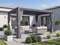 Pergola bioclimatique avec rideau et moustiquaire 