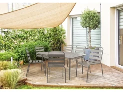Table et chaises de jardin en métal 