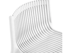 Table et chaises hautes de bistrot empilables