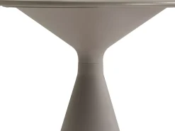 Table et chaises hautes de bistrot empilables 