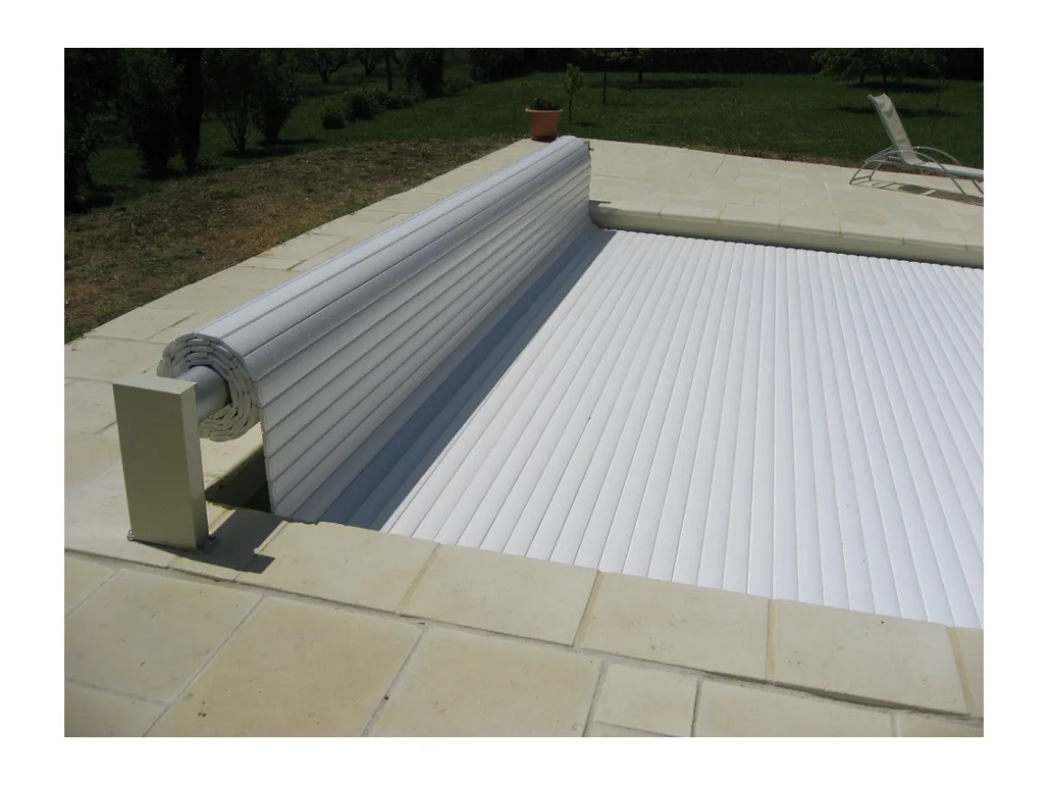 Volet roulant hors sol "Mouv & Roll " pour piscine Miami